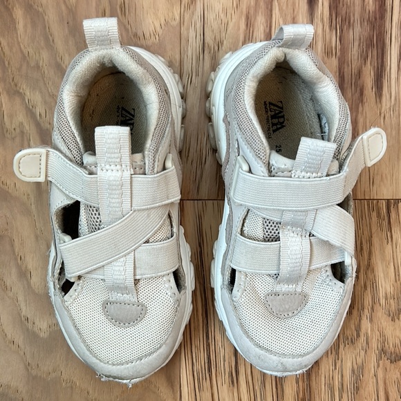 Gently used Zara toddler technical shoes size 9 - Picture 3 of 8